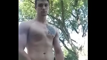 Batendo Uma No Quintal De Casa