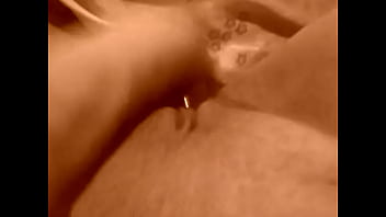 Rubia Cachonda En La Cama Jugando A Ser Penetrada