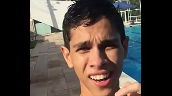 Saltibun Gostosinho Na Piscina