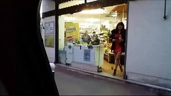 Sexy Cougar A L Epicerie