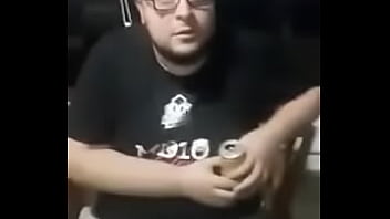 Jogador De Lol Olhando Sua Primeira Teta