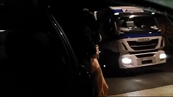 Exhibe Au Milieu Des Routiers