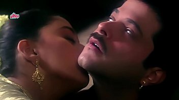 Anil-kapoor-madhuri-kissing-beta---romtic Scene