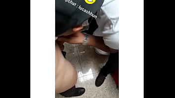 Mamando O Garoto De Progra No Banheiro Do Aero Porto .