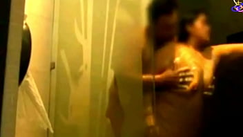 Mi Esposa Tomando Un Rico Baño Con Su Amigo