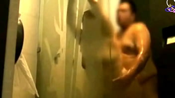 Mi Esposa Disfrutando Una Buena Ducha Con Su Amigo