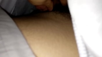 Quay lén bạn ngủ chung