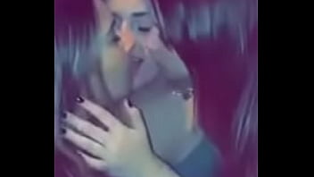 Noivnhas No Beijo Triplo