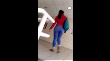 Siguiendo A Universitaria Culona