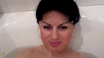 Chunky Milf Nataly Masturbating In The Bath