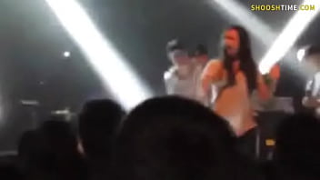 There' 2 Kinda Girls You Find At Concerts