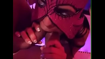 Safada Com Duas Na Boca