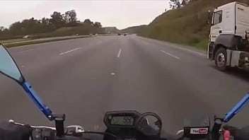 Fusca Velho Embrazando Na Pista Ao Som De Sweet Dreams