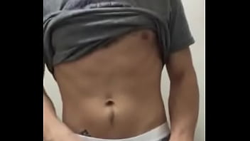 Boy Bate Uma Punheta Escondido No Trabalho