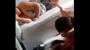 Fudendo Ao Lado Da Tiazona Puxando Um Ronco