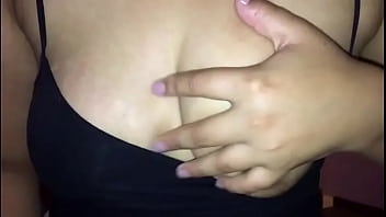 Mostrando Las Tetas