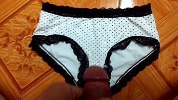 Sịp trắng chấm bi sexy quyến rũ em tầng dưới | Cum on panties compilation the b