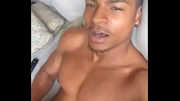 Preto Batendo Uma Punheta No Sofa