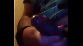 Ravelo En Trabajo Manual Sobre Hielo