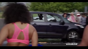 Marie Denarnaud others in Héroines in s01e01 2017