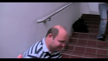 Auf Der Messe Im Treppenhaus B. Zwei Typen Abgefickt