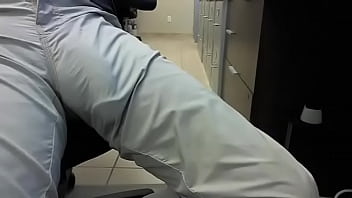 De Olho Na Mala - Cacete Pulsando Na Calça