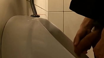 Roludo Pica Grossa No Banheirão