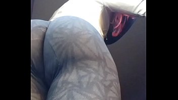 Culo En Calza Sacando X La Ventana 4