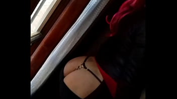 Culo En Calza Sacando X La Ventana 8