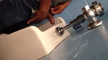 Meando Con La Pija Dura