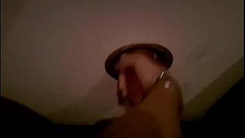 Eu Punhetando Dois Estranhos No Gloryhole