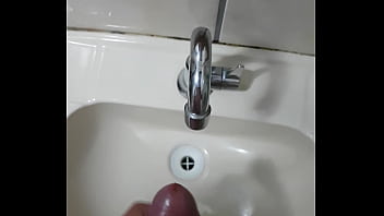 Pitoquinho Cabeludinho Gozando Na Pia