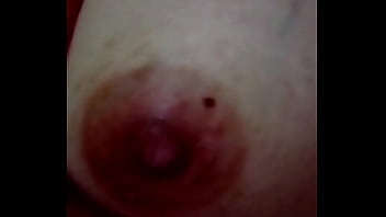 Mostrando Sus Ricos Pechos