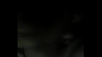 Pendeja Arrodillada Haciendo Pete