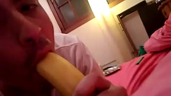 Haciendose La Puta Con Una Banana