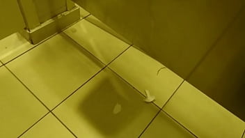 Some Dumb Fuck Was Horny After Taking A S. In Philly