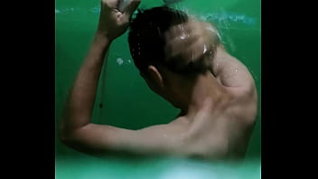 trai thẳng cu bự tắm 1