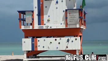 Mofos - Pervs On Patrol - Giving The Lifeguard A Massage Starring Kennedy Leigh