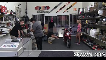 Dilettante Cutie Show Her Curves