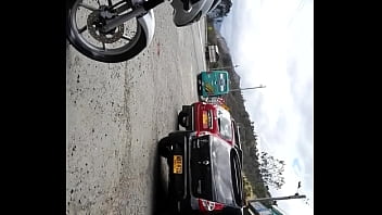 En Una Parada, Veo Este Culo Jugoso