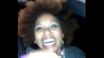 Giovana Bombom - Talks In Car