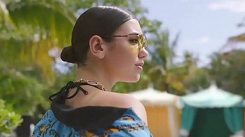 Dua Lipa - New Rules (official Music Video)