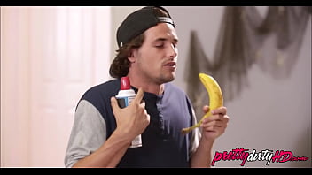 Horny Milf Cherie Deville Seduces Delivery Guy