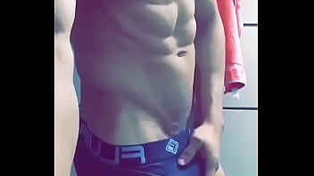 Gostosão Provocando Com Sua Rolona