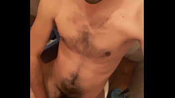 Punheta No Banheiro Por Youtuber