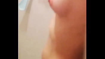 La Putita De Mi Amante Bañándose Antes De Coger