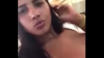 Morena Mostrando A Marquinha