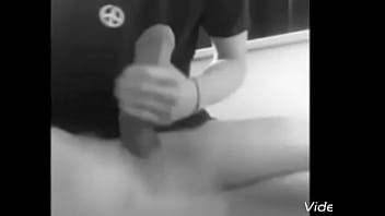 Novinho Exibindo A Rola Grande