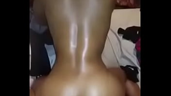 Elle Baise Très Super Bien