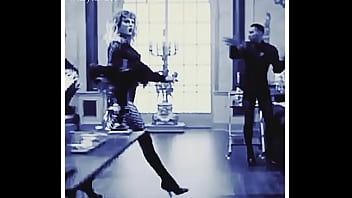 Taylor Swift In High Boots! Omg!